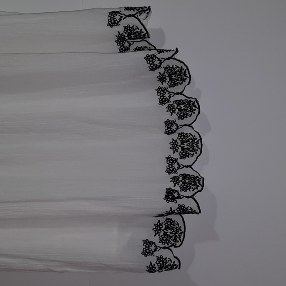 A.N.A - A New Approach - White and Black Loose Tank - Size XL - Gently Used - Picture 4 of 6